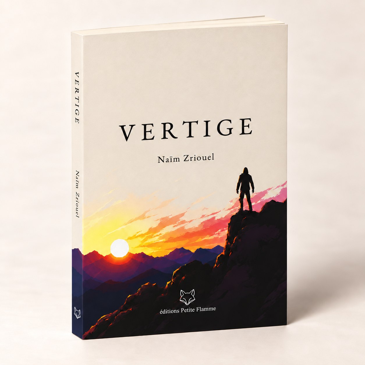 Couverture du livre-album Vertige de Naïm Zriouel, éditions Petite Flamme : un homme debout sur un rocher face au soleil couchant